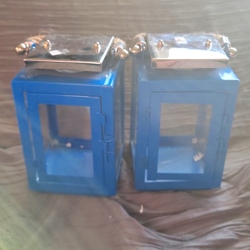 Set 2 Candle Holders blue with rope handle.